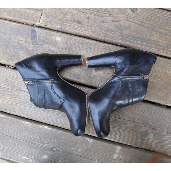 FRYE Black Leather Liv Booties - Hidden Platform - Picture 3 of 8